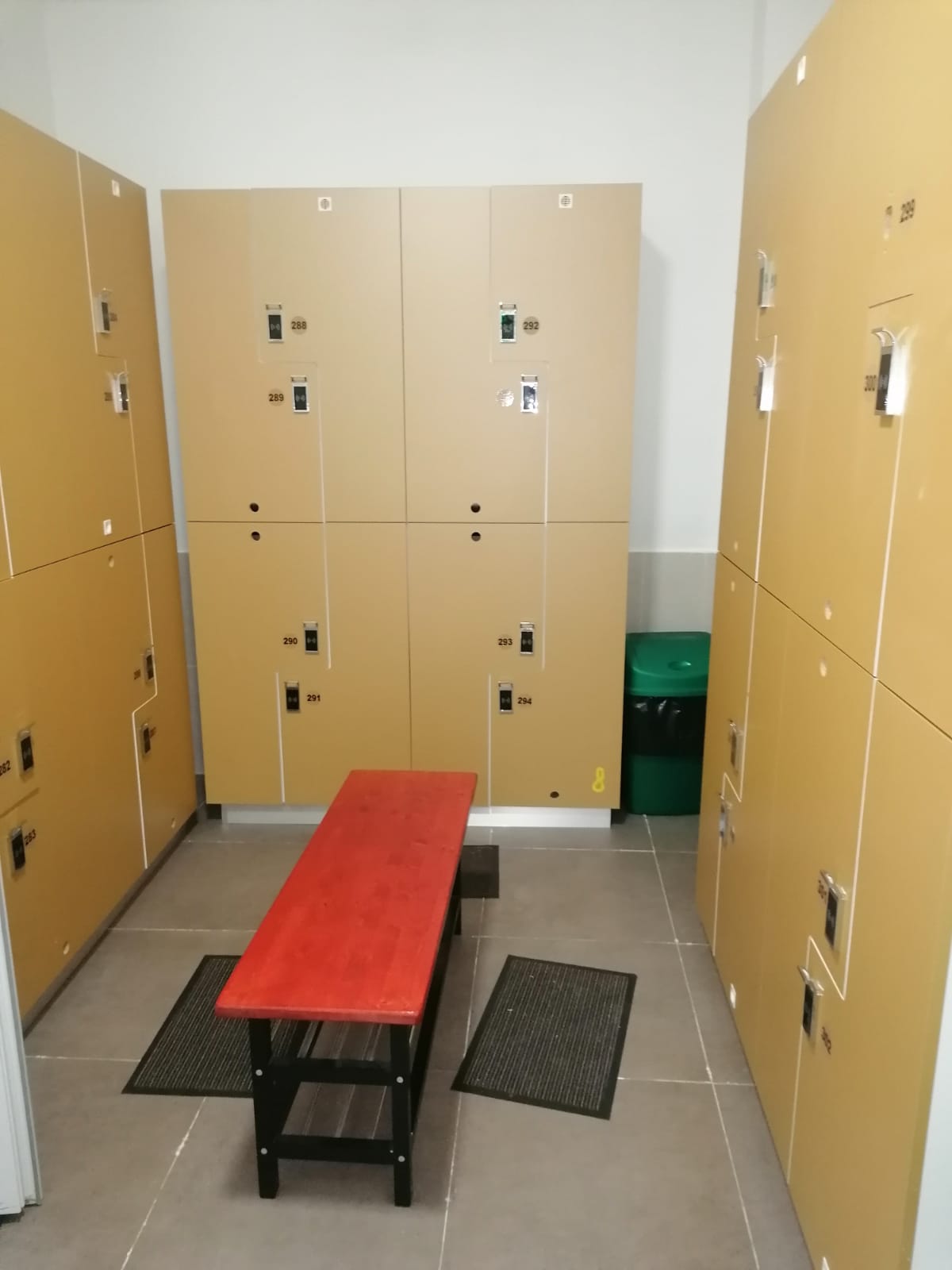 Vestiarul centrului SPA și fitness din Pitești