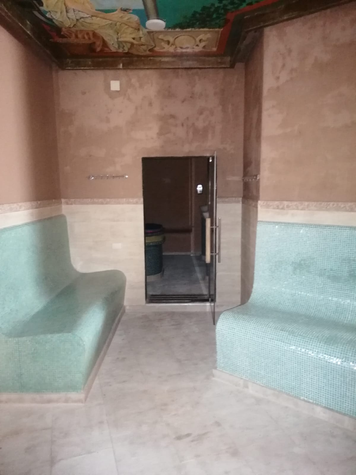 Interiorul zonei SPA a centrului din Pitești