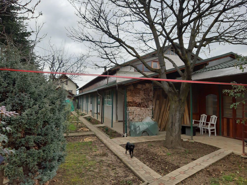 Curtea și anexele proprietății din Vama