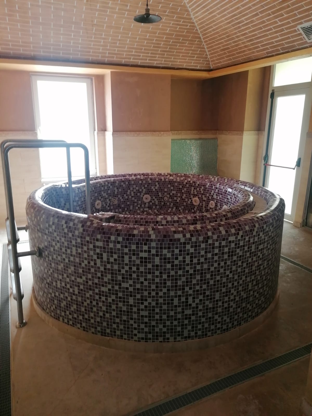 Bazinul circular din zona SPA din Pitești