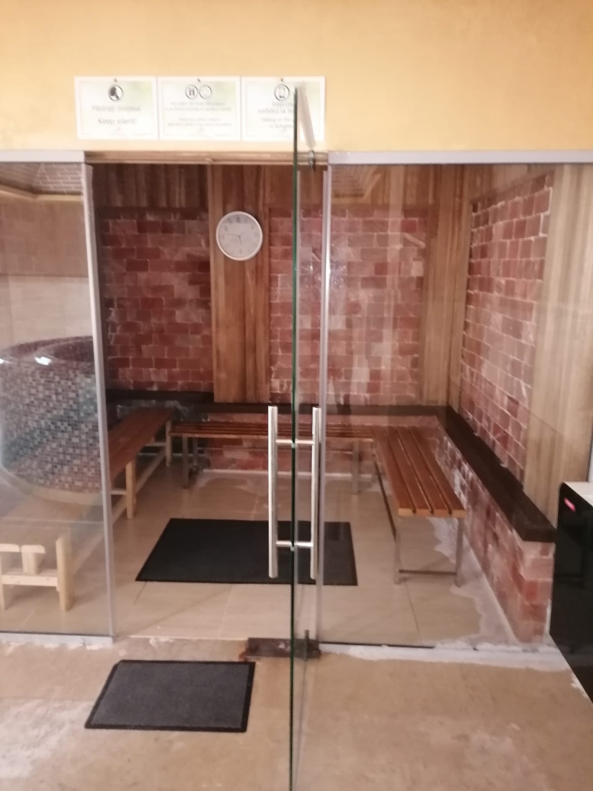 Zona de relaxare SPA din centrul din Pitești